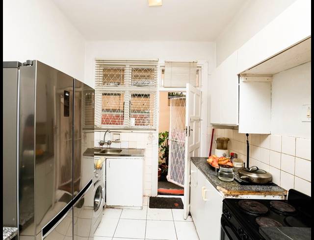 2.5 BEDROOM APARTMENT FOR SALE IN ESSENWOOD